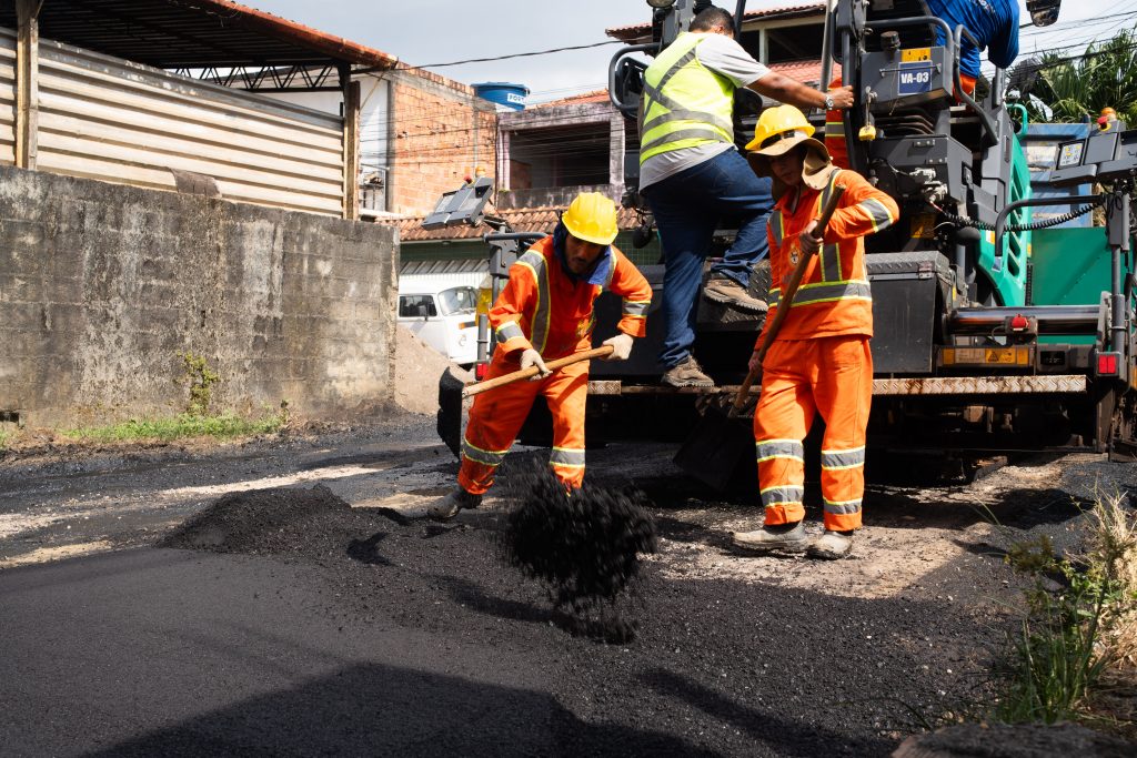 Prefeitura de Manaus inicia recapeamento em cerca de 30 ruas no parque Rio Solimões