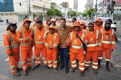 Prefeito Renato Junior acompanha mutirão de limpeza e implantação de bancas no Centro de Manaus às vésperas dos 100 dias