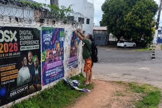 Prefeitura de Manaus intensifica fiscalização de publicidade irregular e apreende lambe-lambe na zona Oeste