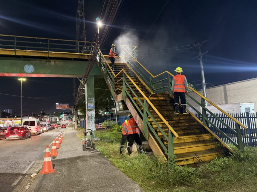 Prefeitura de Manaus inicia revitalização da passarela na avenida Pedro Teixeira com obras noturnas