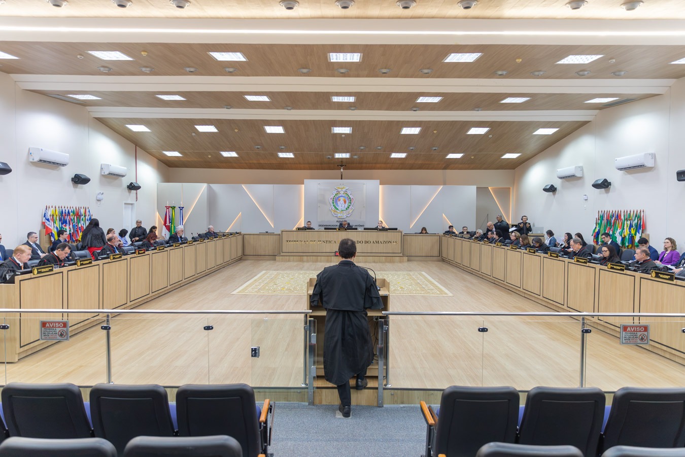 Tribunal Pleno do TJAM admite IRDR e define análise sobre promoção de servidores militares por antiguidade e requisitos