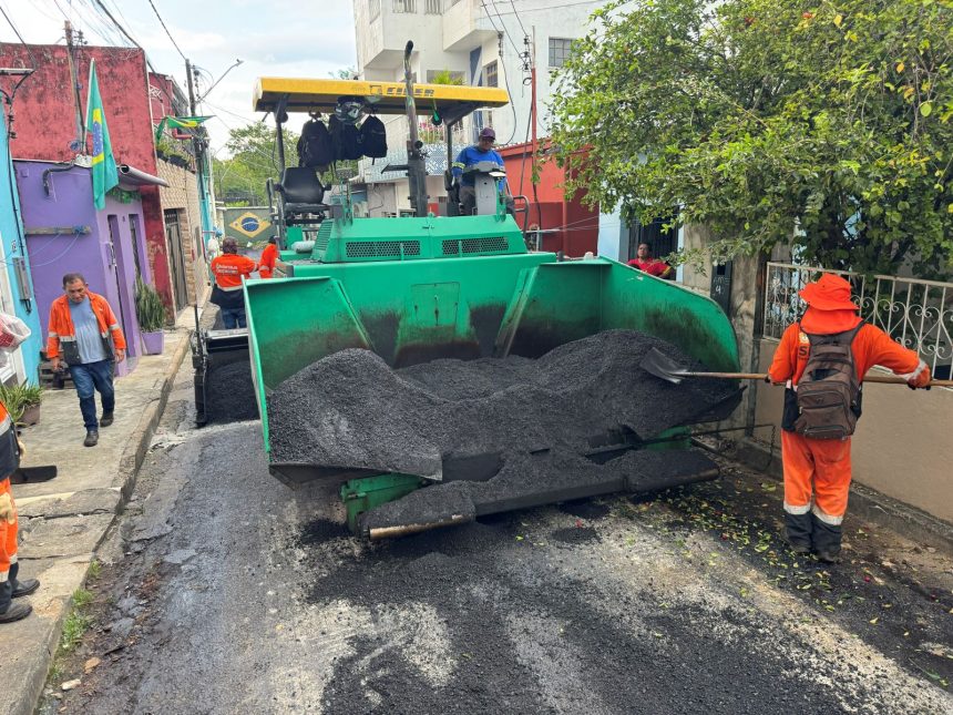 Recapeamento nas ruas 8 de Dezembro e Conde dos Arcos em Manaus usa 100 toneladas de massa asfáltica