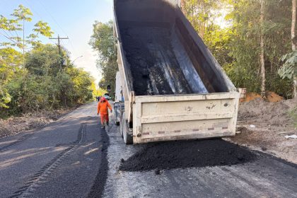 Prefeitura de Manaus aplica 120 toneladas de asfalto no ramal do Brasileirinho e amplia acesso na zona Leste