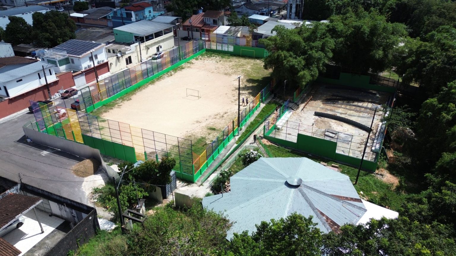 Revitalização do Campo do Curubal avança e recupera espaços esportivos na zona Norte de Manaus