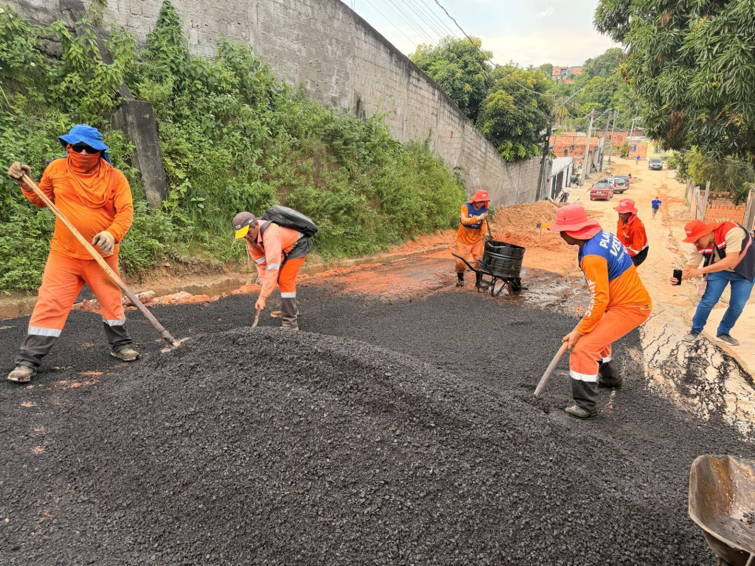 Prefeitura conclui recuperação da drenagem da rua Betumirim e recompõe pavimento no Novo Aleixo