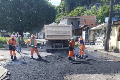 Recuperação asfáltica em Manaus garante manutenção na rua 16 de Agosto no Riacho Doce