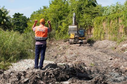 Prefeitura de Manaus realiza dragagem do igarapé para reduzir alagamentos na zona Norte