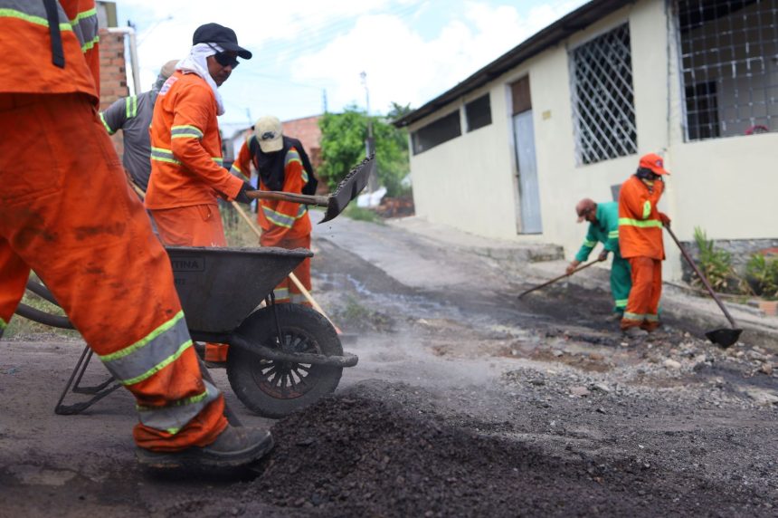 Recuperação asfáltica avança na rua Uirapurus em Manaus com operação Tapa-Buracos nesta quinta-feira