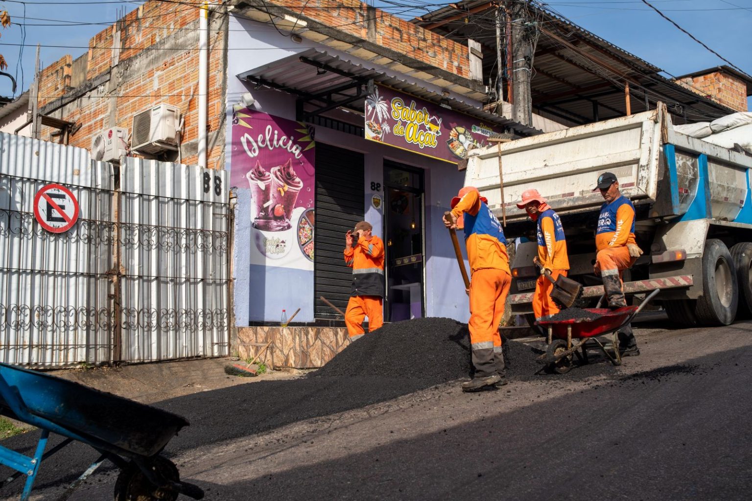 Prefeitura de Manaus intensifica operação Tapa-Buracos e recupera rua Boa Esperança na Compensa 1