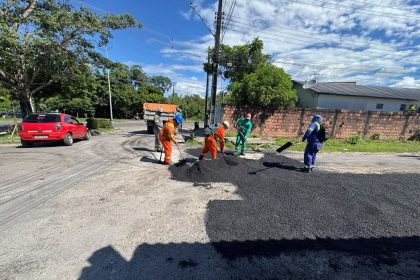 Prefeitura de Manaus intensifica operação tapa-buracos na rua Rio Tijuca no Novo Aleixo