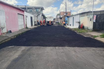 Recuperação asfáltica avança no bairro Tarumã com obras na rua Paraná do Curari