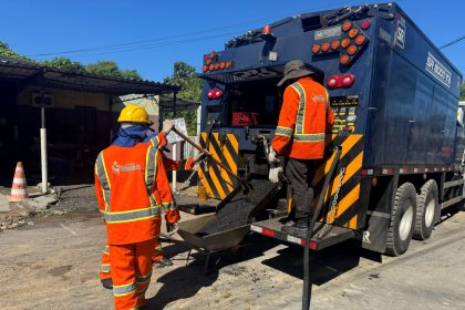 Prefeitura de Manaus usa caminhão TBR para acelerar manutenção asfáltica na rua Louro Chumbo no Monte das Oliveiras