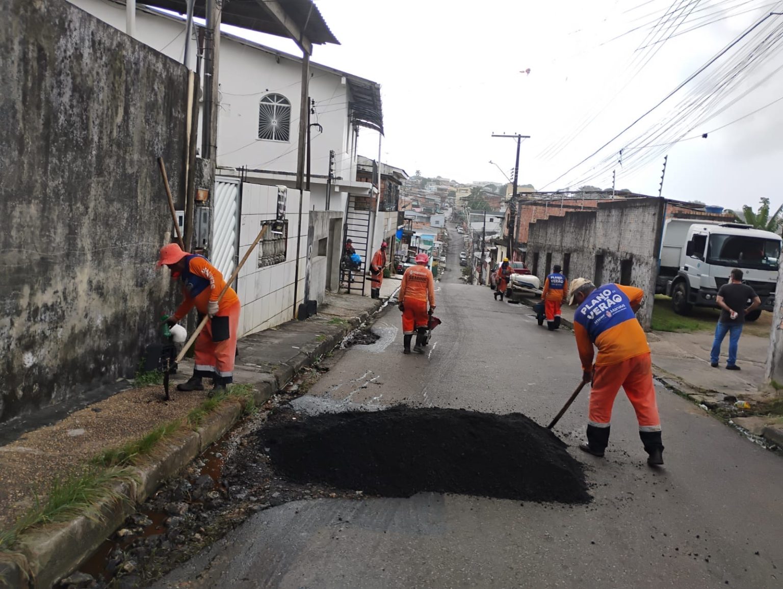 Prefeitura de Manaus intensifica recuperação asfáltica na rua Z e amplia frentes de obras na cidade