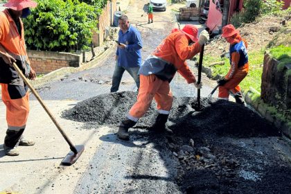 Manutenção asfáltica na rua Edgar Quinet em Monte Sinai recupera via e melhora mobilidade em Manaus