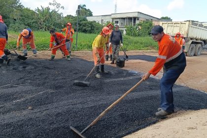 Manutenção asfáltica em Manaus recupera rua Praia do Arpoador e melhora trafegabilidade no Tarumã