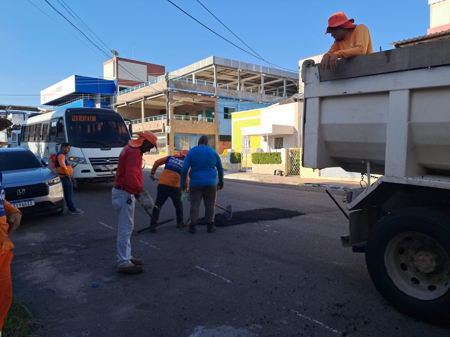 Prefeitura de Manaus intensifica manutenção asfáltica na avenida Visconde de Porto Alegre para melhorar mobilidade no Centro