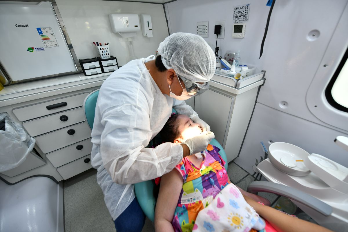 Unidade Odontológica Móvel da Semsa inicia atendimentos a pessoas com mobilidade reduzida no Morar Melhor 13