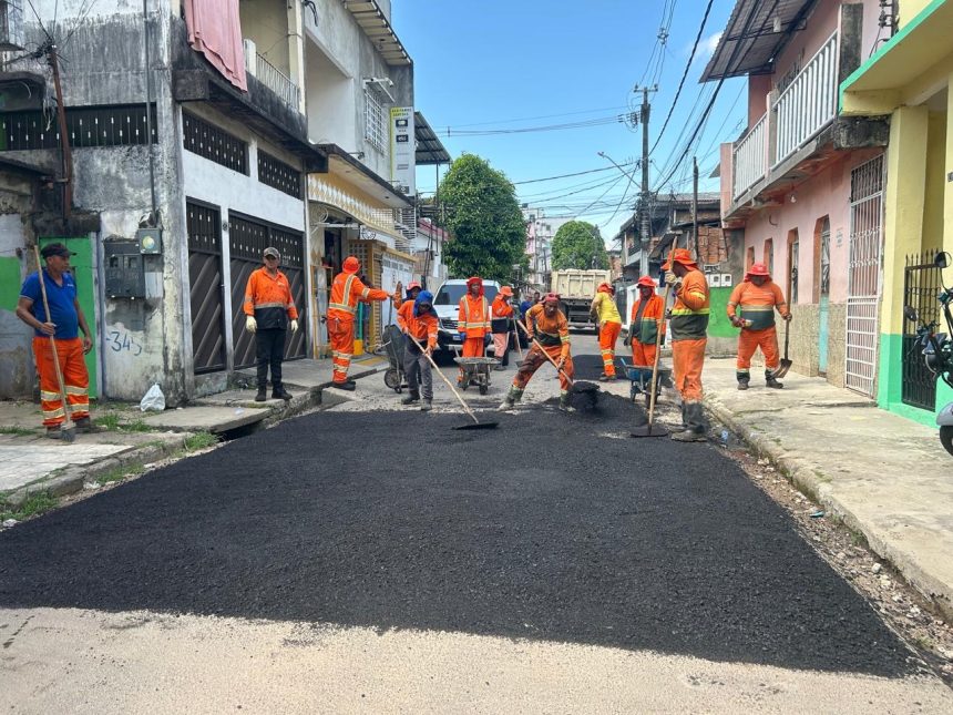 Prefeitura de Manaus intensifica recuperação asfáltica na rua Padre Francisco em Coroado 3 nesta quinta-feira