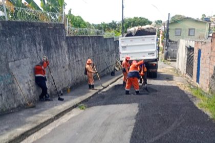 Manaus que a Gente Cuida intensifica recuperação asfáltica na rua das Missões em Colônia Terra Nova, zona Norte