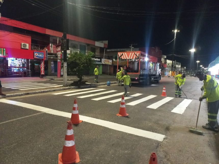 Prefeitura de Manaus reforça sinalização viária na zona Leste com faixas, linhas e revitalização em avenidas principais