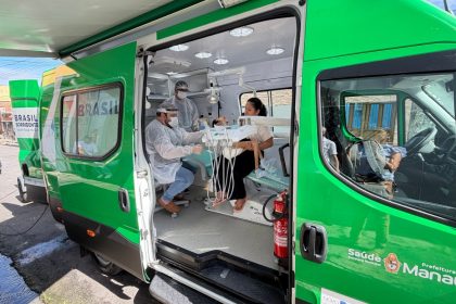 Unidade odontológica móvel da Prefeitura de Manaus inicia atendimentos odontológicos em domicílio para pacientes com mobilidade reduzida