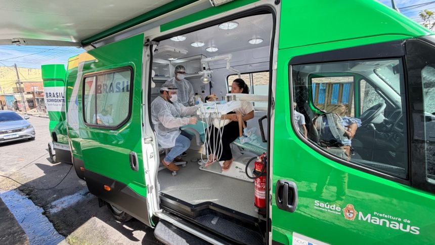Unidade odontológica móvel da Prefeitura de Manaus inicia atendimentos odontológicos em domicílio para pacientes com mobilidade reduzida