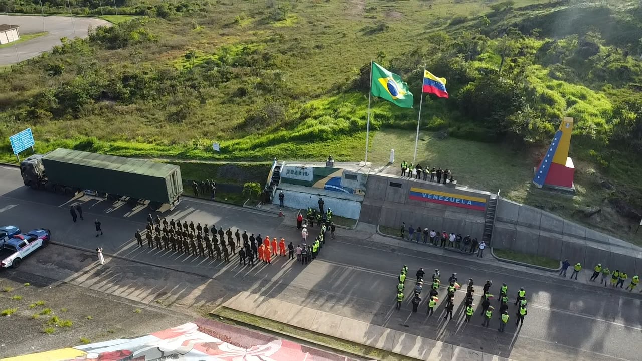Ajuda humanitaria de Manaus cruza fronteira e chega a Pacaraima para envio a Venezuela
