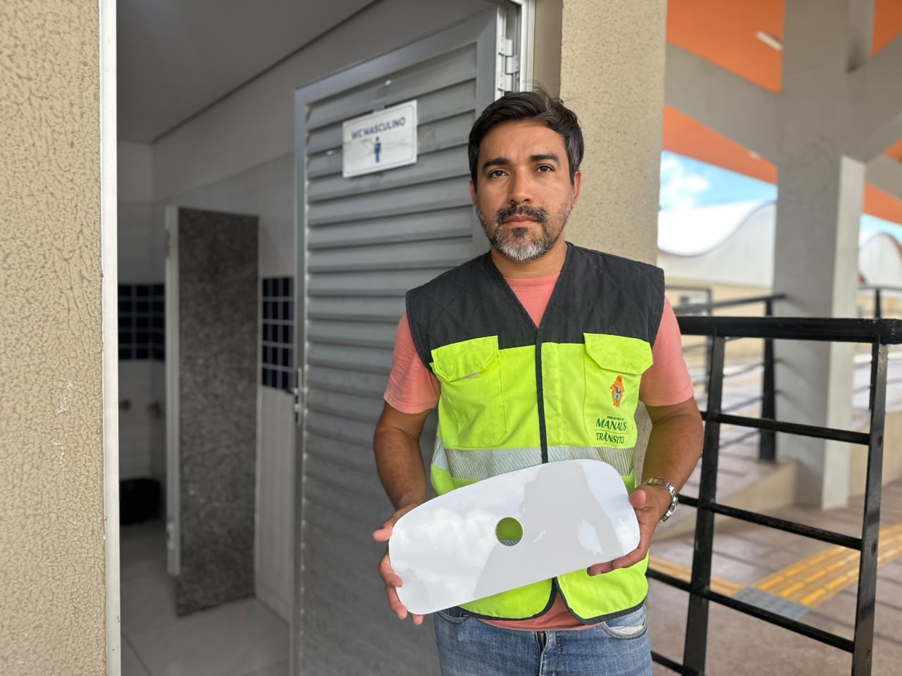 Prefeitura de Manaus instala projeto-piloto para preservar banheiros públicos no Terminal 7 e reduzir furtos
