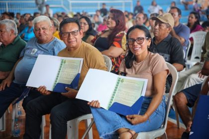Governo do Amazonas avança na regularização fundiária e entrega 2.150 títulos a famílias na capital e no interior