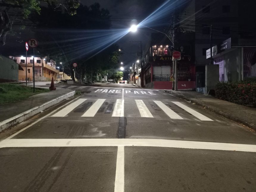 Prefeitura de Manaus intensifica revitalização da sinalização viária em várias regiões da cidade