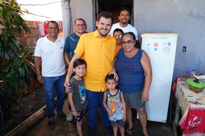 Prefeito Renato Junior distribui 20 toneladas de pescado pelo Jaraqui da Gente e atende moradores em Manaus durante 100 dias