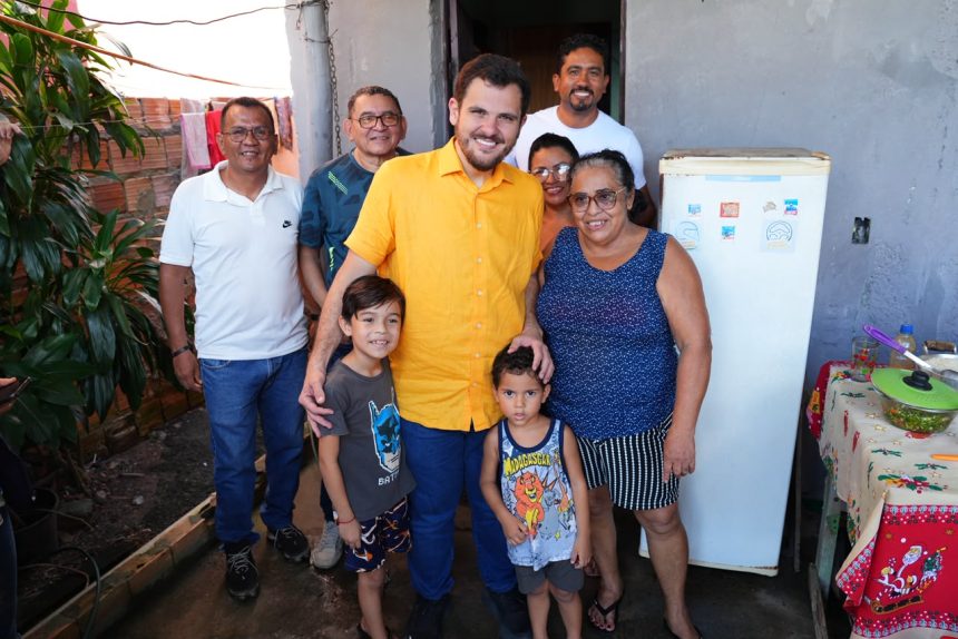 Prefeito Renato Junior distribui 20 toneladas de pescado pelo Jaraqui da Gente e atende moradores em Manaus durante 100 dias