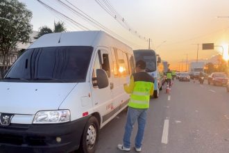 Operação Transporte Legal do IMMU em Manaus combate transporte clandestino na avenida do Turismo