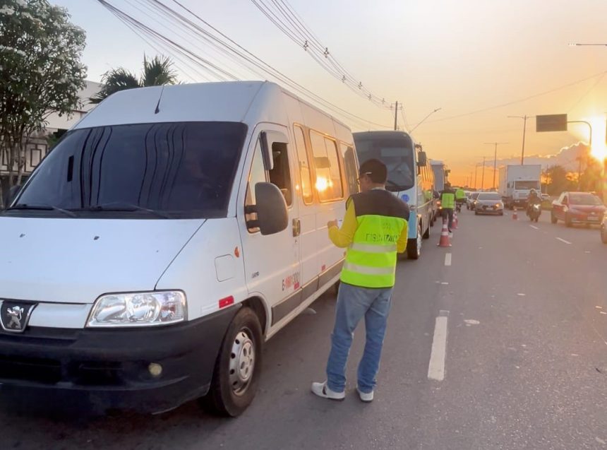 Operação Transporte Legal do IMMU em Manaus combate transporte clandestino na avenida do Turismo