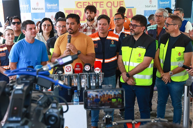 Programa Manaus que a Gente Cuida leva serviços públicos integrados ao bairro Santa Etelvina em mutirão