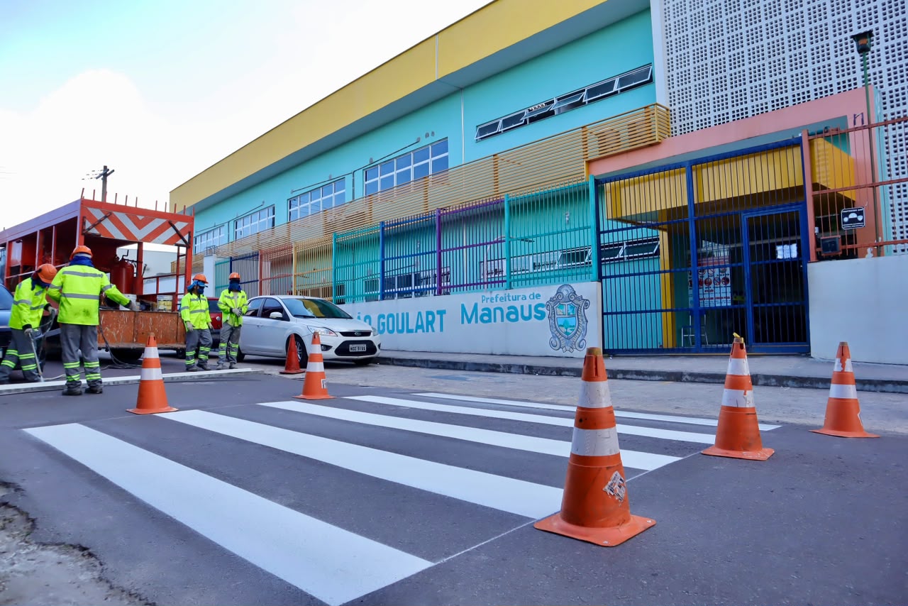 Prefeitura de Manaus implanta sentido único nas ruas Samambaia e Balbina Mestrinho em Santa Etelvina para melhorar circulação