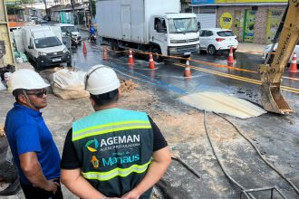 Ageman notifica Águas de Manaus após rompimento de tubulação de 200 milímetros e acompanha reparos na avenida recapeada