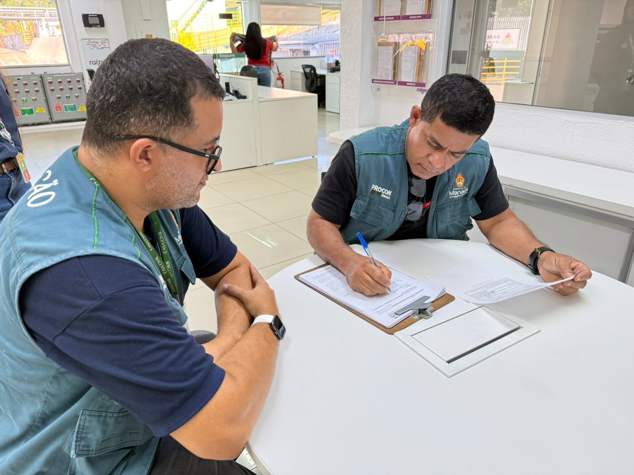 Procon Manaus notifica seis distribuidoras para apurar reajustes de preços de combustíveis em Manaus
