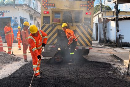 Prefeitura de Manaus intensifica operação Tapa-Buracos e recupera rua Casiarana no Mutirão, zona Norte