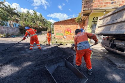 Prefeitura de Manaus intensifica recuperação asfáltica em ruas da zona Norte e amplia ações pela cidade