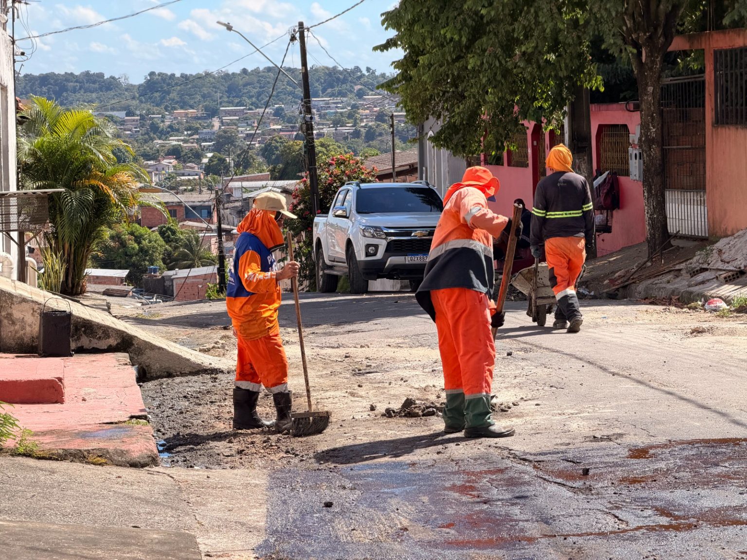 Prefeitura de Manaus intensifica recuperação asfáltica no bairro Colônia Terra Nova com programa municipal