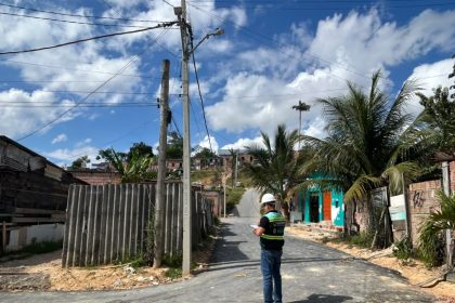Manaus amplia iluminação pública na comunidade Celebridade com 22 luminárias de LED implantadas pela Manaus Luz