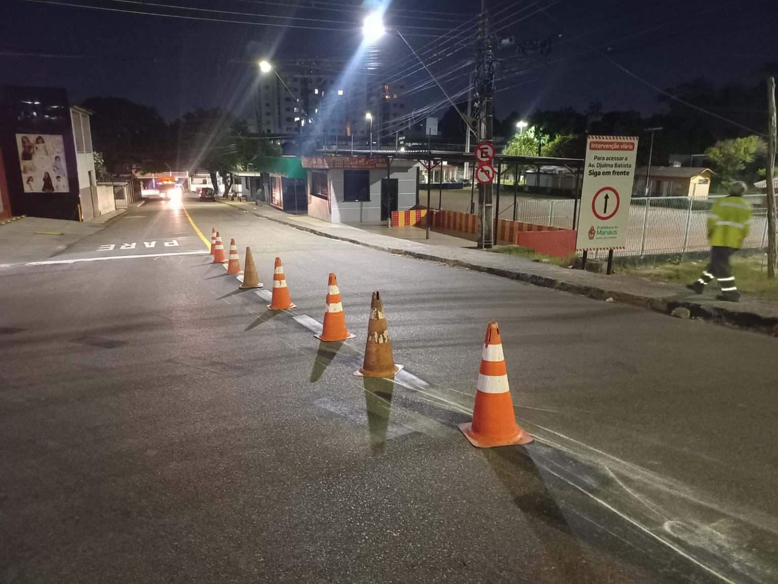 Prefeitura de Manaus amplia revitalização da sinalização horizontal em corredores, viadutos e ruas da capital