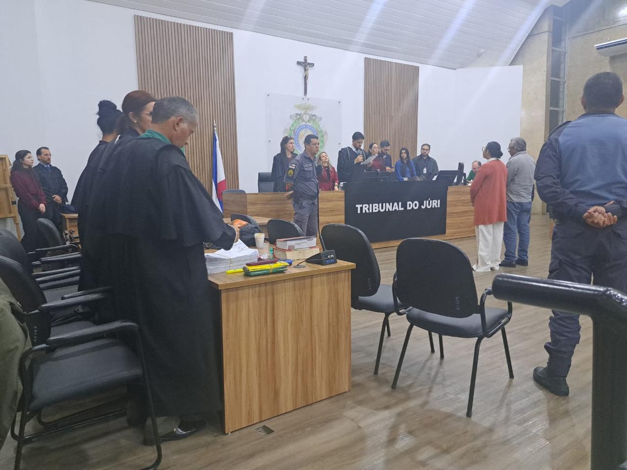 Tribunal do Júri condena por duplo homicídio simples em Manaus e impõe pena de 9 anos, 2 meses e 25 dias a cada réu