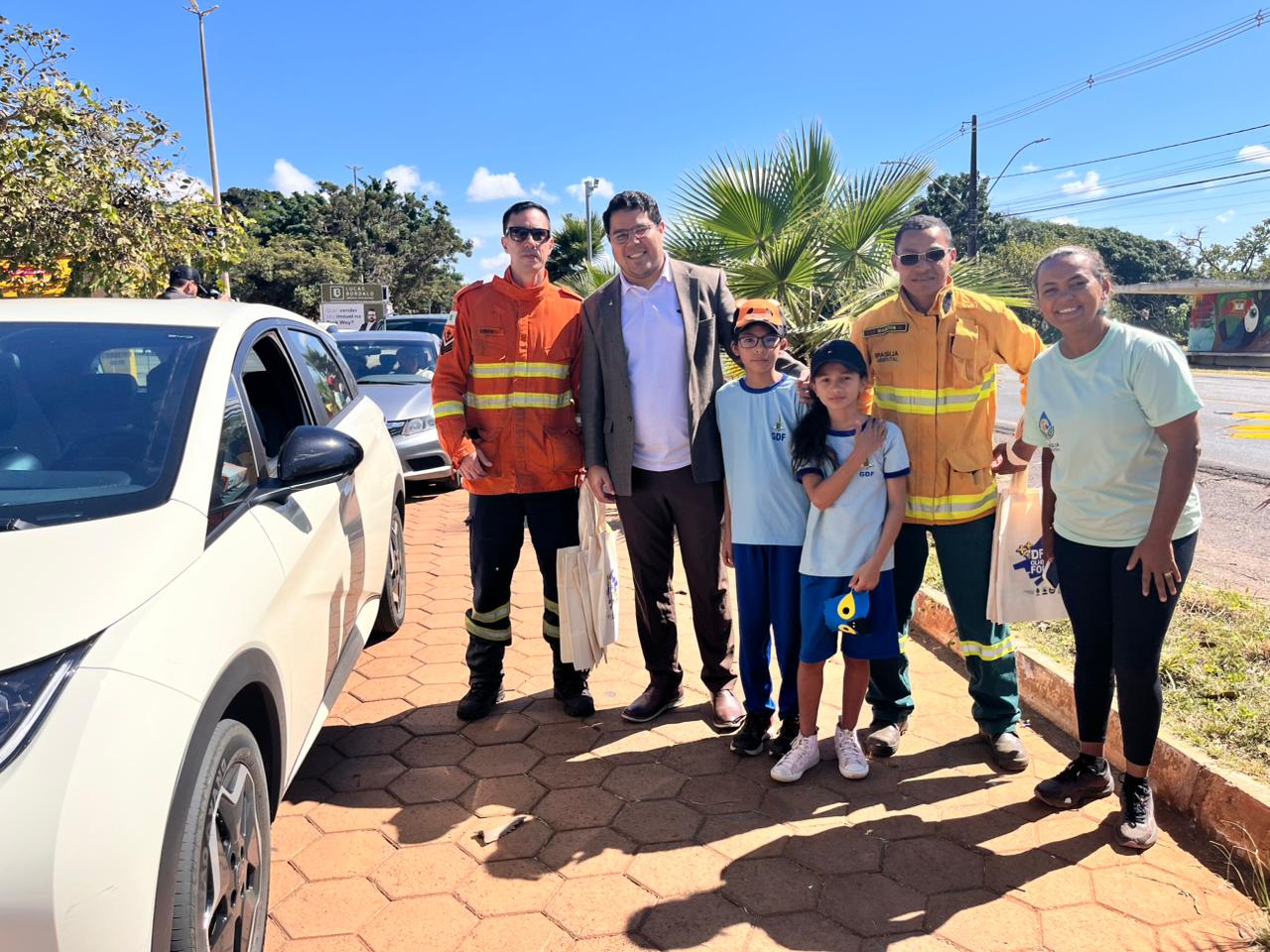 Brazlândia recebe blitz educativa de prevenção aos incêndios florestais com participação de órgãos e estudantes