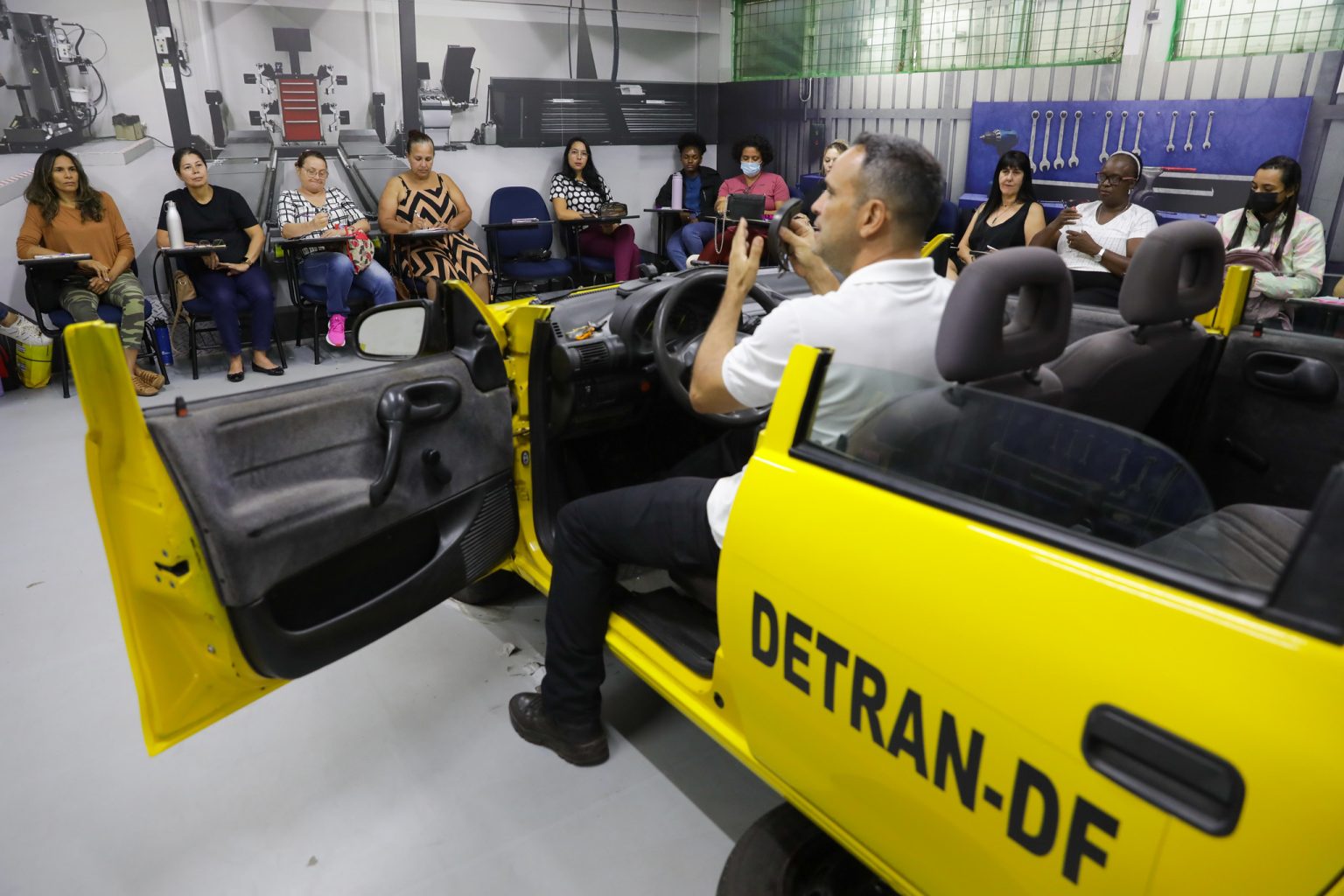 Detran-DF oferece 20 vagas para curso transporte escolar com aulas noturnas das 18h às 22h20 do dia 22 deste mês a 10 de agosto