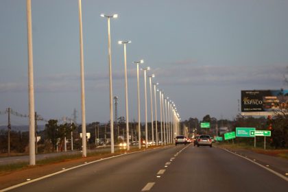 Governadora anuncia ampliação da iluminação pública em São Sebastião com 1.401 pontos e investimento de R$ 6,99 milhões