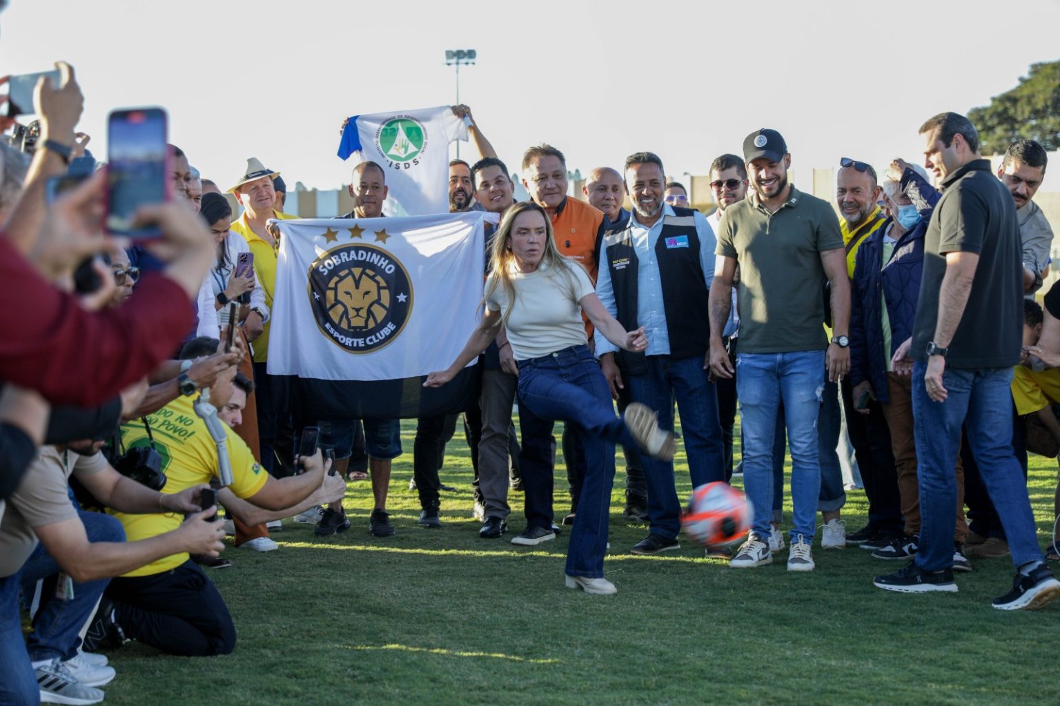 GDF inaugura Estádio Augustinho Lima e entrega campo sintético em Sobradinho com investimentos públicos