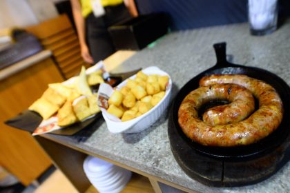 Secretaria de Saúde do DF alerta sobre alimentação equilibrada durante a Copa do Mundo e riscos do excesso