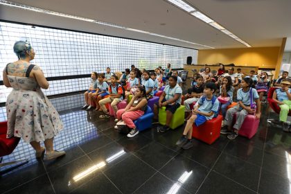 Biblioteca Nacional de Brasília oferece programação cultural gratuita com contação e oficina durante as férias